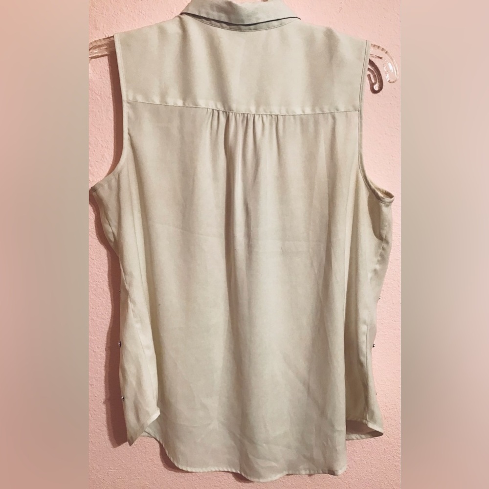 Ann Taylor cream blouse with jewelry accents size medium - Picture 6 of 6